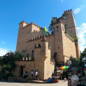 Lamas Nativo & Su Castillo